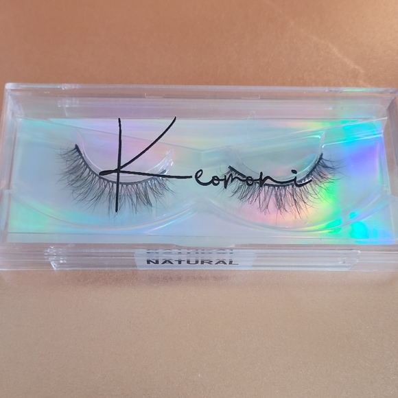 Lashes - Picture 2 of 2